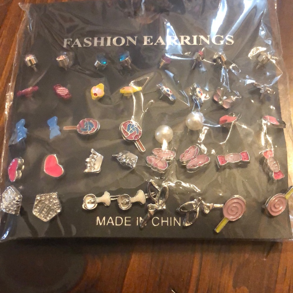 Cute! 20 Sets of Earrings